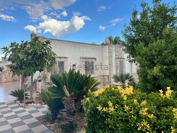 casa indipendente in vendita a Taranto in zona Solito-Corvisea