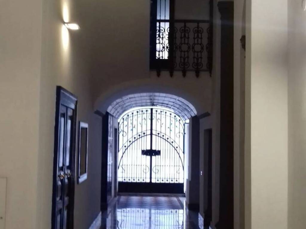 negozio in vendita a Taranto in zona Borgo Antico