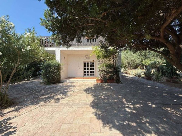 casa indipendente in vendita a Taranto in zona Lama