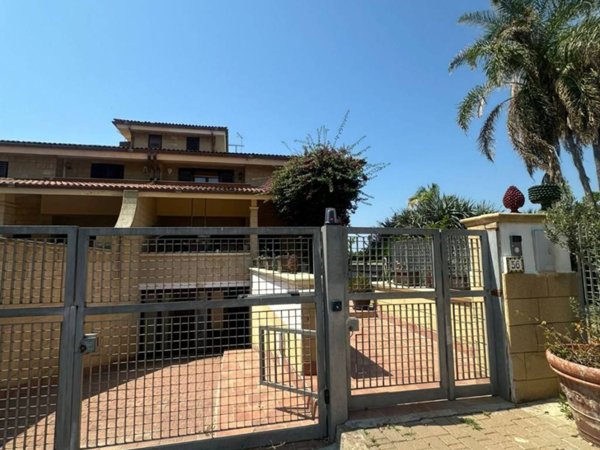 casa indipendente in vendita a Taranto in zona Carelli