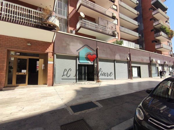 negozio in vendita a Taranto in zona Tre Carrare-Battisti