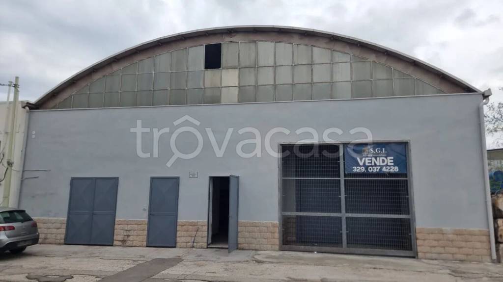 locale commerciale in vendita a Taranto in zona Tamburi-Croce