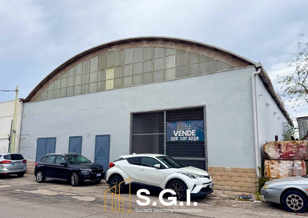 locale commerciale in vendita a Taranto in zona Tamburi-Croce