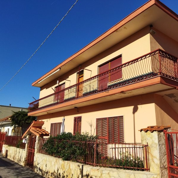 casa indipendente in vendita a Taranto in zona Carelli