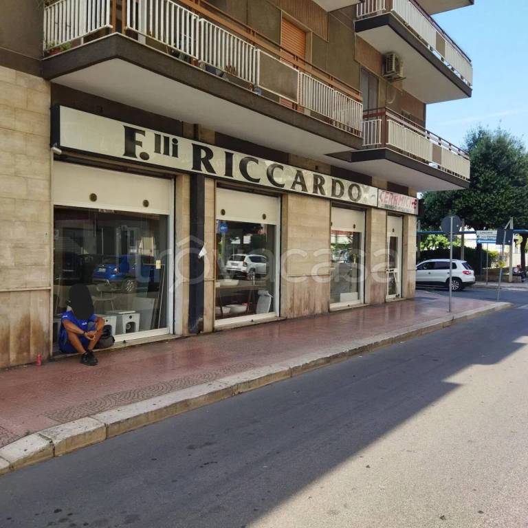 negozio in vendita a Taranto in zona Tre Carrare-Battisti