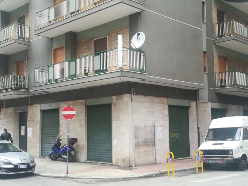 negozio in vendita a Taranto in zona Tre Carrare-Battisti