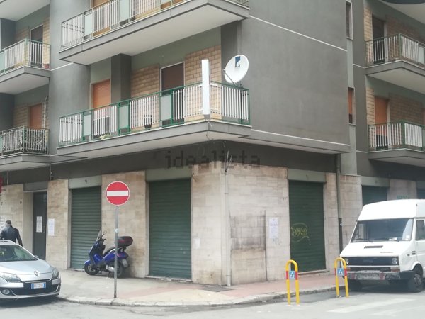 locale commerciale in vendita a Taranto in zona Tre Carrare-Battisti