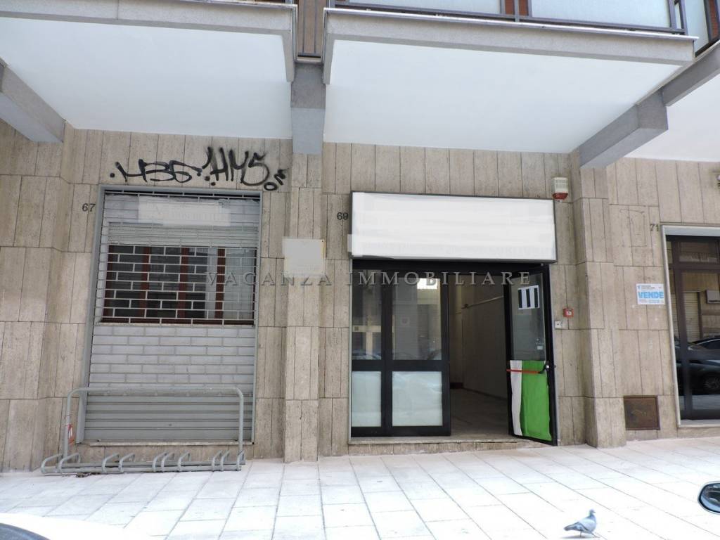 negozio in vendita a Taranto in zona Italia-Montegranaro