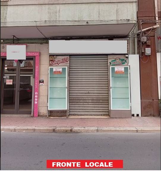 negozio in vendita a Taranto in zona Tre Carrare-Battisti