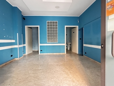 locale commerciale in vendita a Taranto in zona Borgo