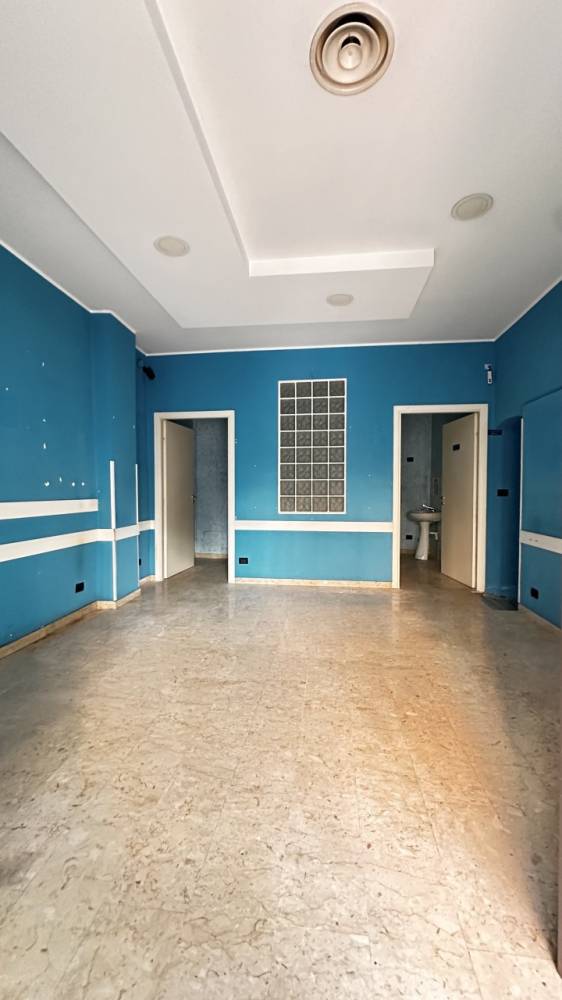 locale commerciale in vendita a Taranto in zona Borgo