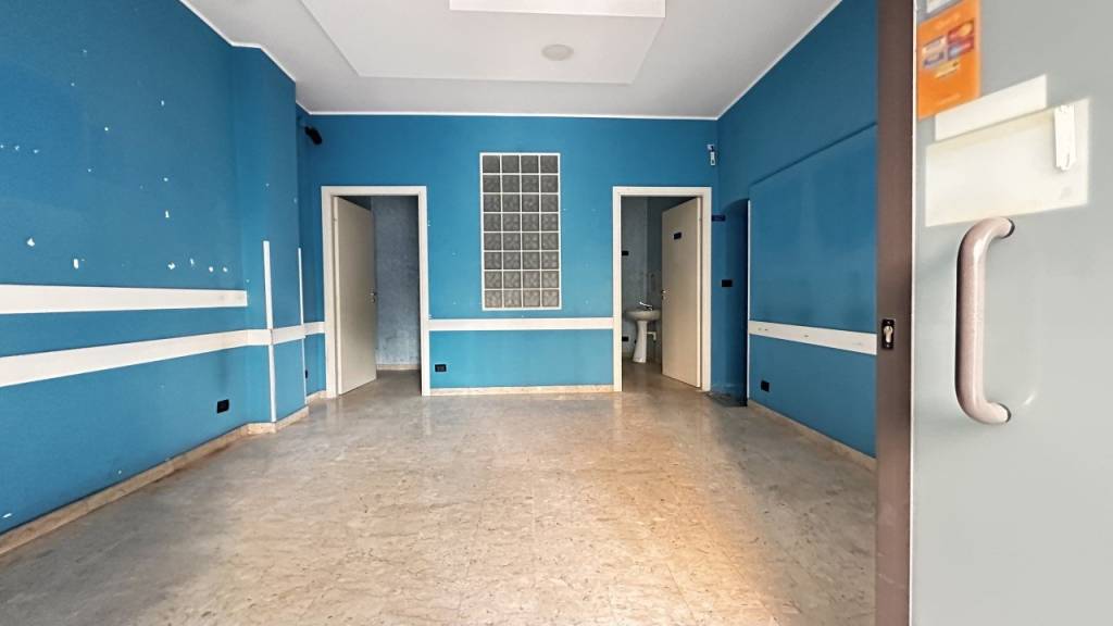 locale commerciale in vendita a Taranto in zona Borgo