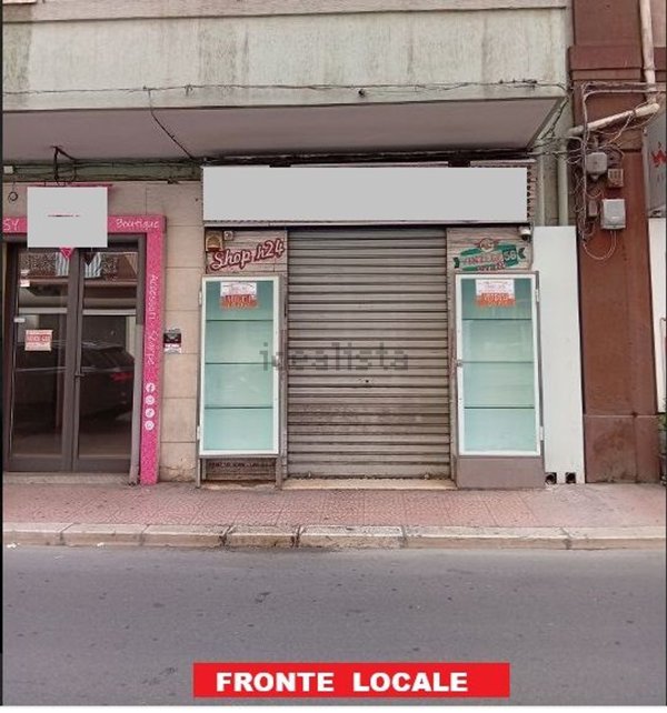 locale commerciale in vendita a Taranto in zona Tre Carrare-Battisti