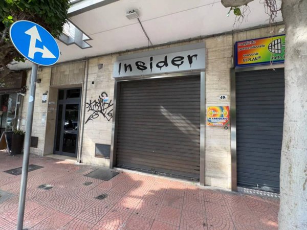 negozio in vendita a Taranto in zona Italia-Montegranaro