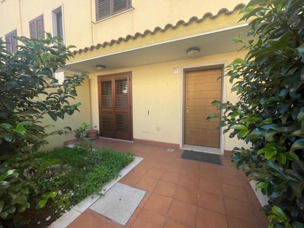 casa indipendente in vendita a Taranto in zona Tamburi-Croce