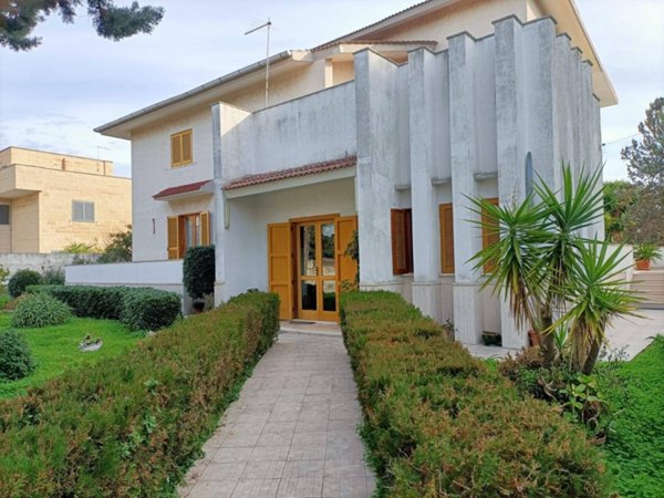 casa indipendente in vendita a Taranto in zona Solito-Corvisea