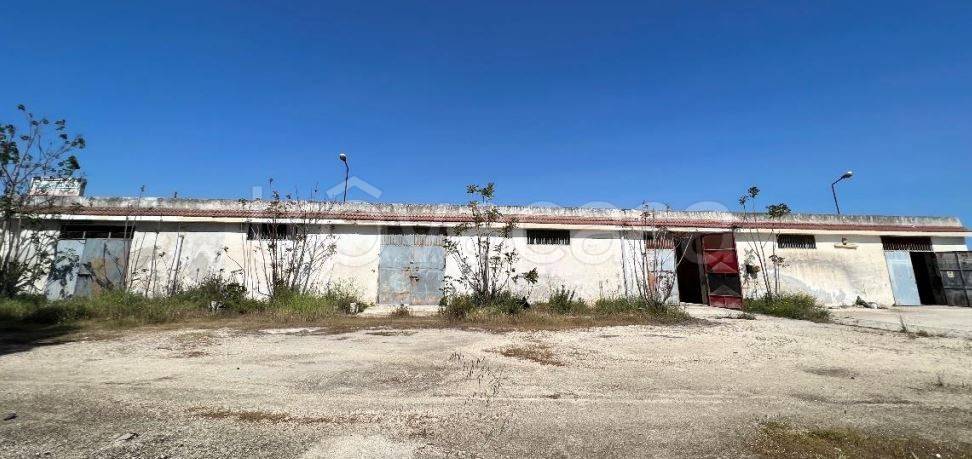 locale commerciale in vendita a Taranto in zona Borgo