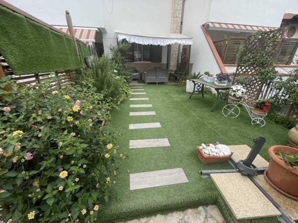 casa indipendente in vendita a Taranto in zona Talsano