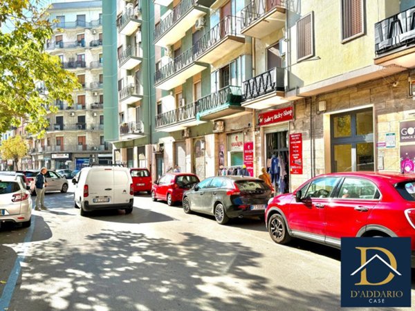 locale commerciale in vendita a Taranto in zona Italia-Montegranaro