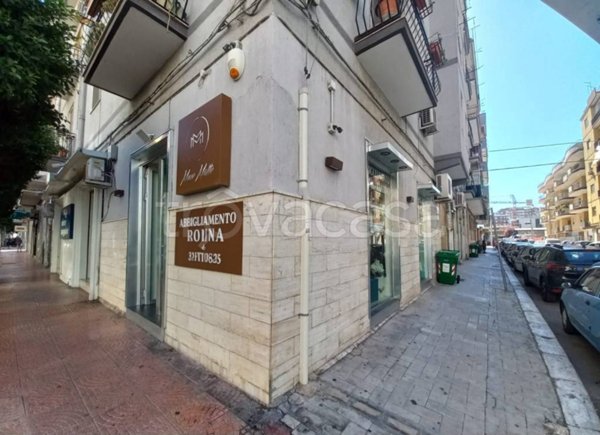 negozio in vendita a Taranto in zona Italia-Montegranaro