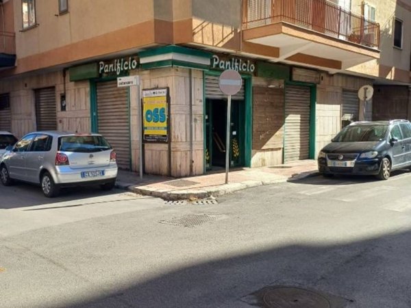 negozio in vendita a Taranto in zona Solito-Corvisea