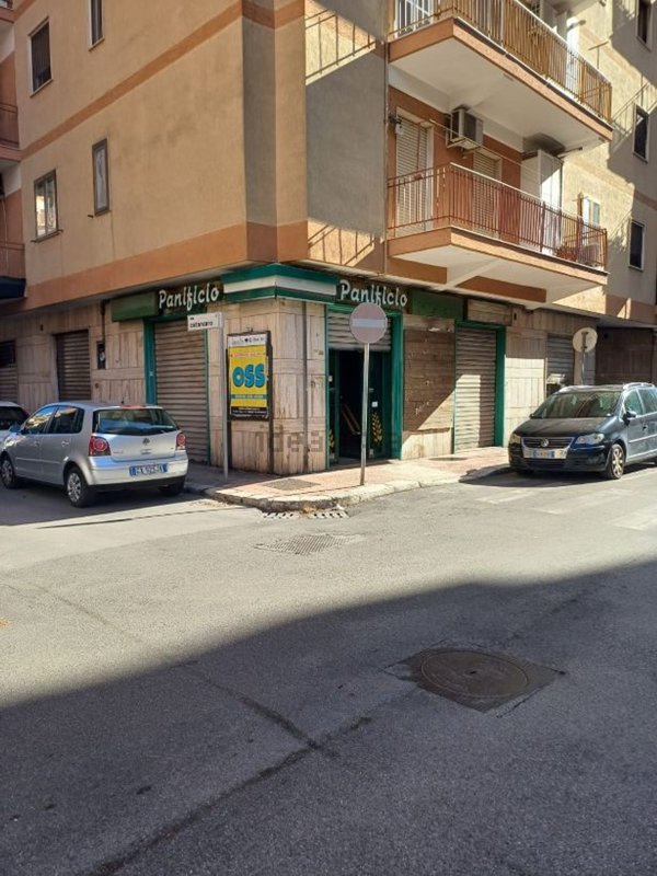 locale commerciale in vendita a Taranto