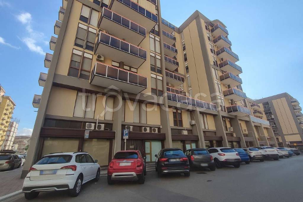 negozio in vendita a Taranto in zona Tre Carrare-Battisti