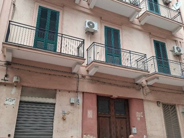 locale commerciale in vendita a Taranto in zona Borgo Antico