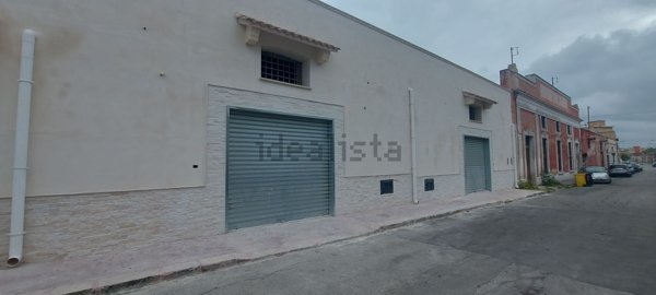 capannone in vendita a Taranto in zona Tamburi-Croce