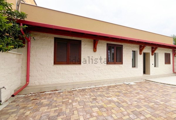 casa indipendente in vendita a Taranto in zona Talsano