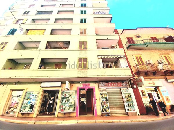 locale commerciale in vendita a Taranto in zona Tre Carrare-Battisti