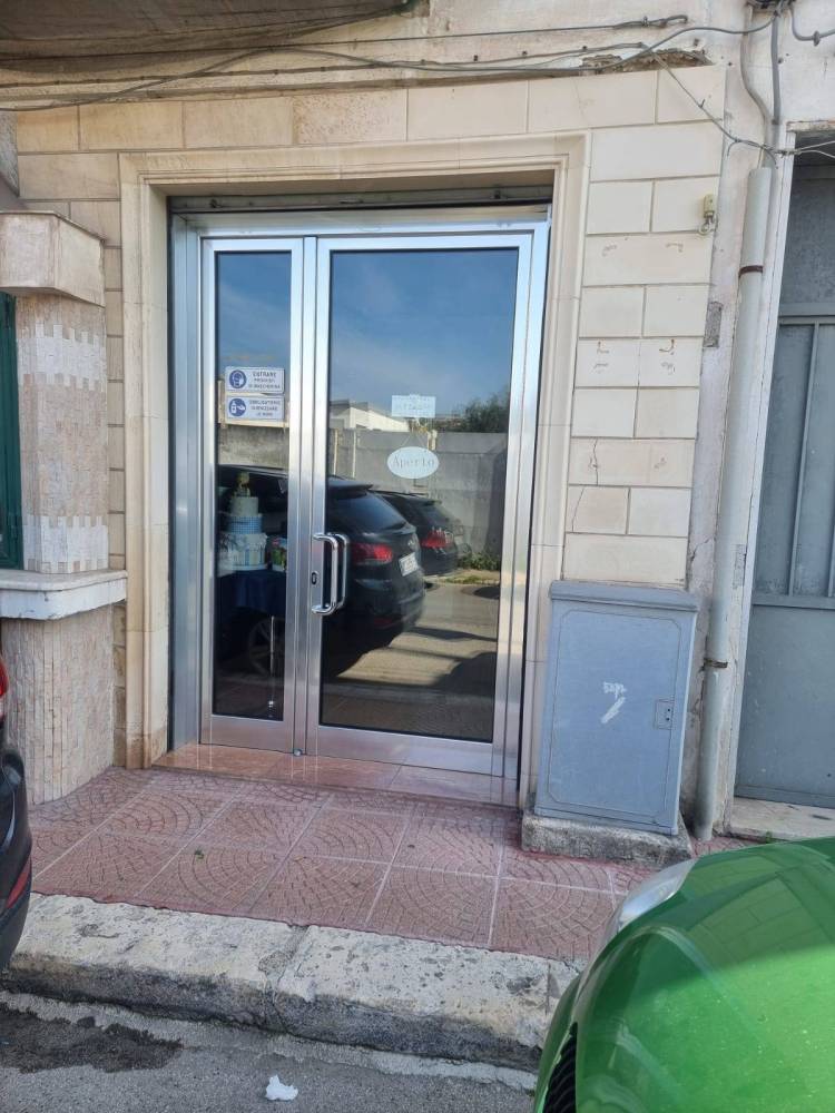 locale commerciale in vendita a Taranto