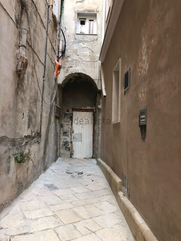 trivano in vendita a Taranto in zona Borgo Antico