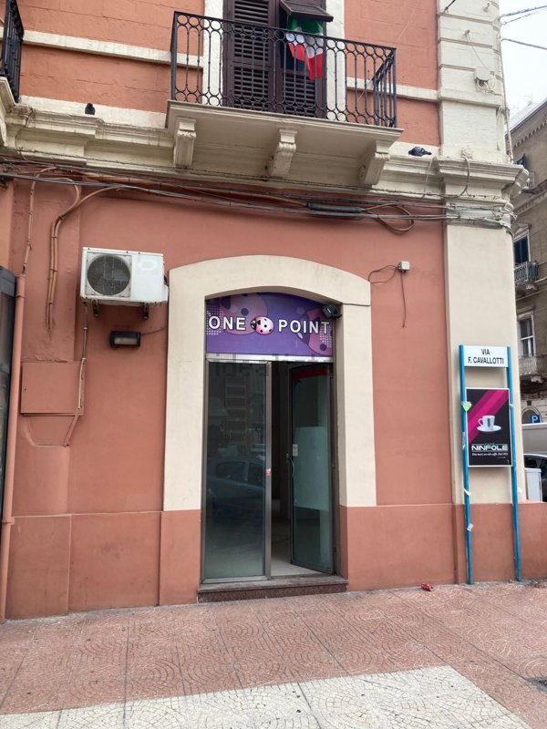 locale commerciale in vendita a Taranto in zona Borgo