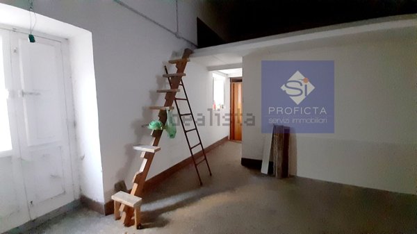 locale commerciale in vendita a Taranto