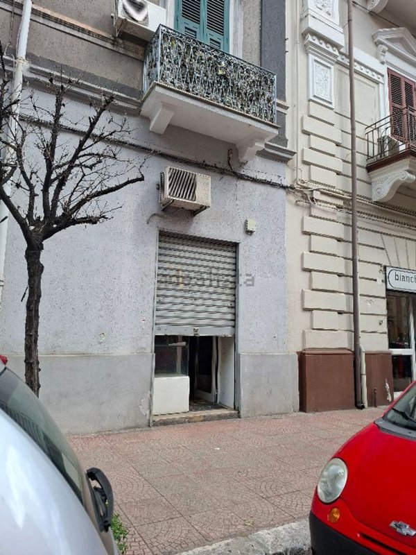 locale commerciale in vendita a Taranto in zona Borgo