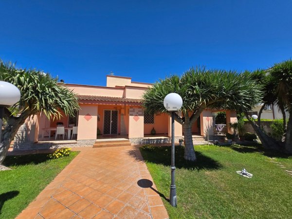 casa indipendente in vendita a Taranto in zona Lama