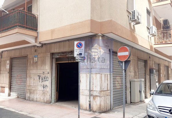 locale commerciale in vendita a Taranto