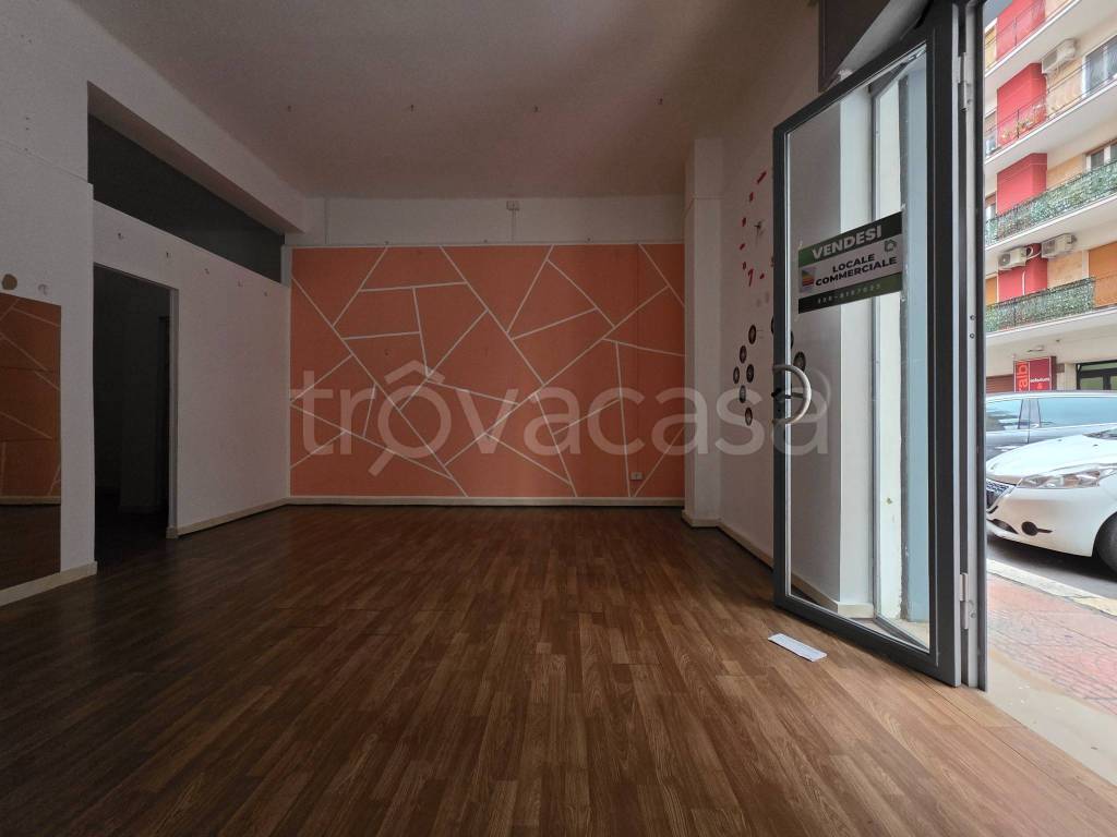 negozio in vendita a Taranto in zona Italia-Montegranaro