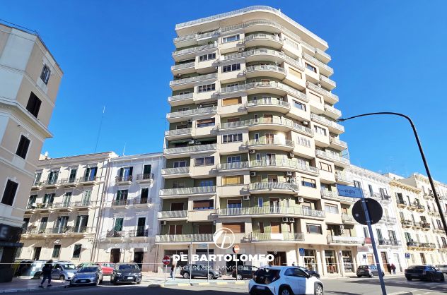 locale commerciale in vendita a Taranto in zona Borgo