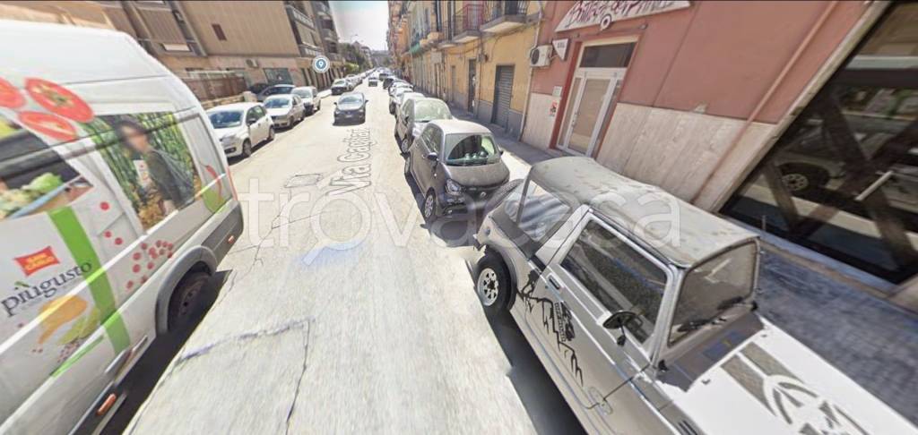 negozio in vendita a Taranto in zona Tre Carrare-Battisti