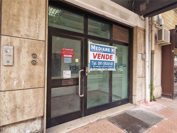 locale commerciale in vendita a Taranto