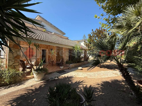 casa indipendente in vendita a Taranto in zona Lama