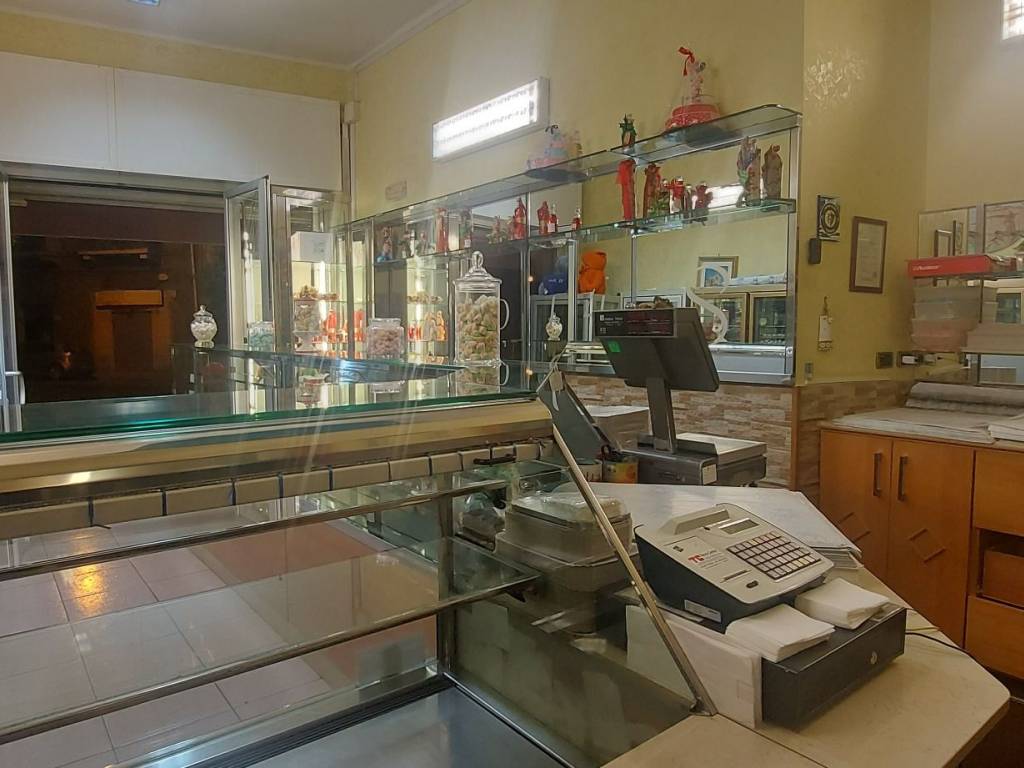 negozio in vendita a Taranto in zona Lido Azzurro