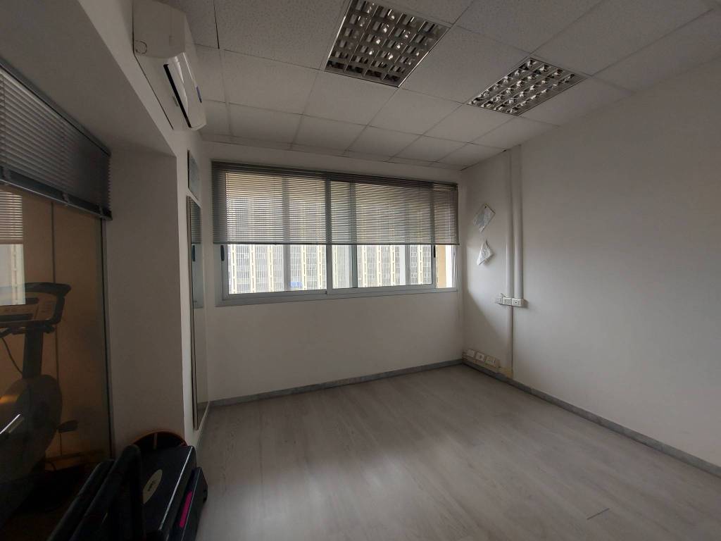 ufficio in vendita a Taranto in zona Tre Carrare-Battisti