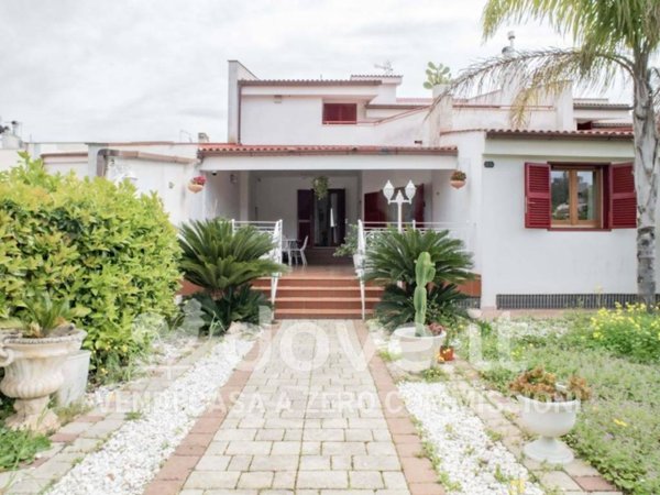 casa indipendente in vendita a Taranto in zona Solito-Corvisea