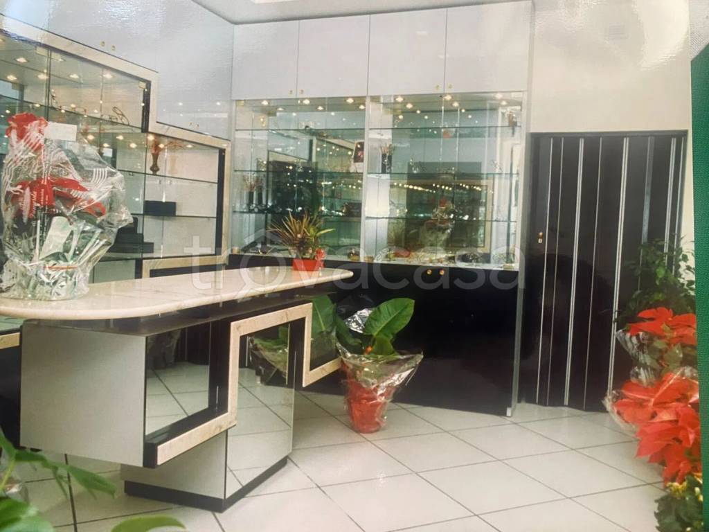 negozio in vendita a Taranto in zona Borgo