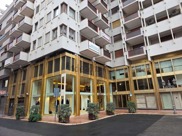 ufficio in vendita a Taranto in zona Borgo