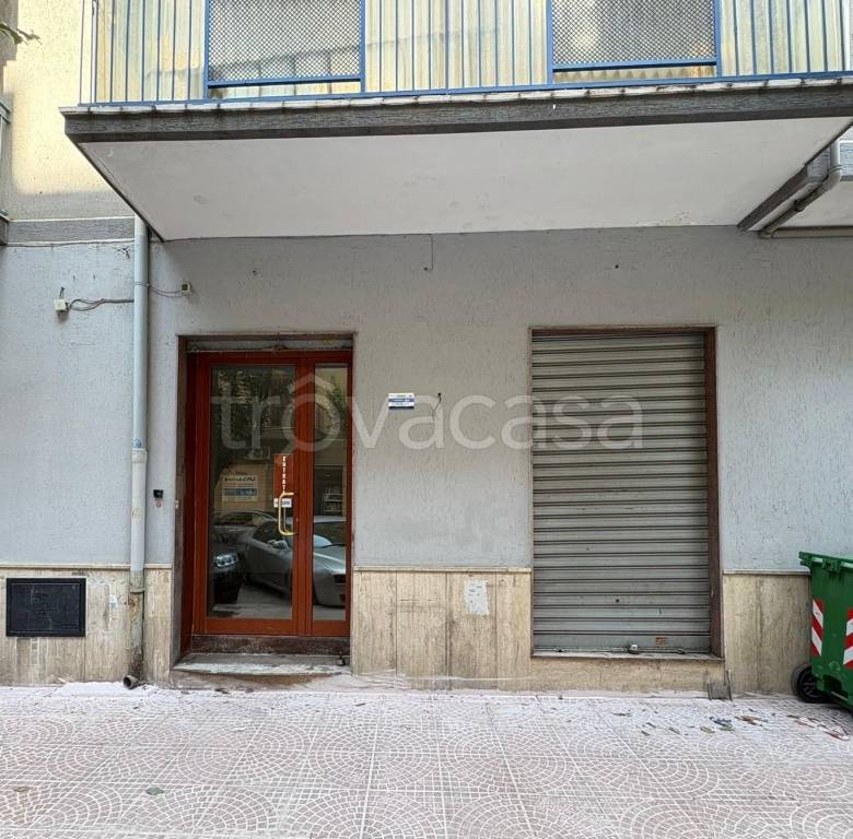 negozio in vendita a Taranto in zona Italia-Montegranaro
