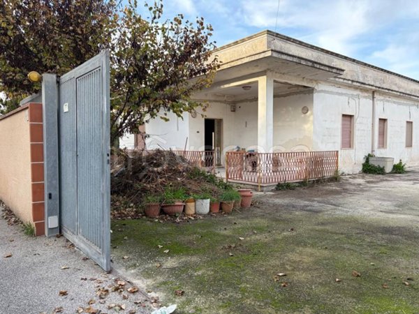 casa indipendente in vendita a Taranto in zona San Vito